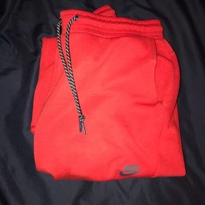 Nike Tech Joggers